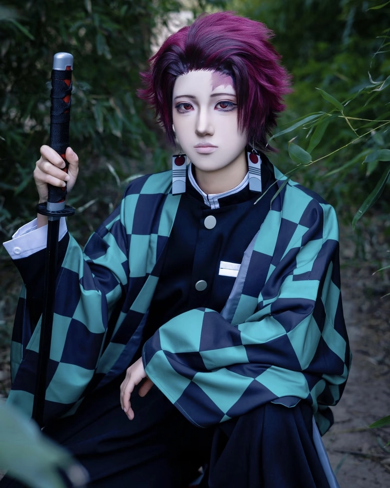 Hình Tanjiro cosplay ánh nhìn quyết đoán đầy cá tính