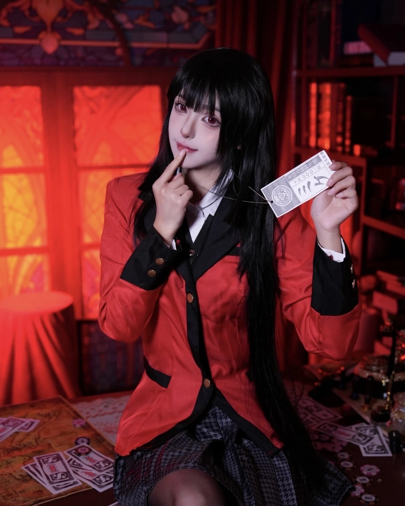 Hình Yumeko cosplay ánh mắt sắc lạnh nổi bât