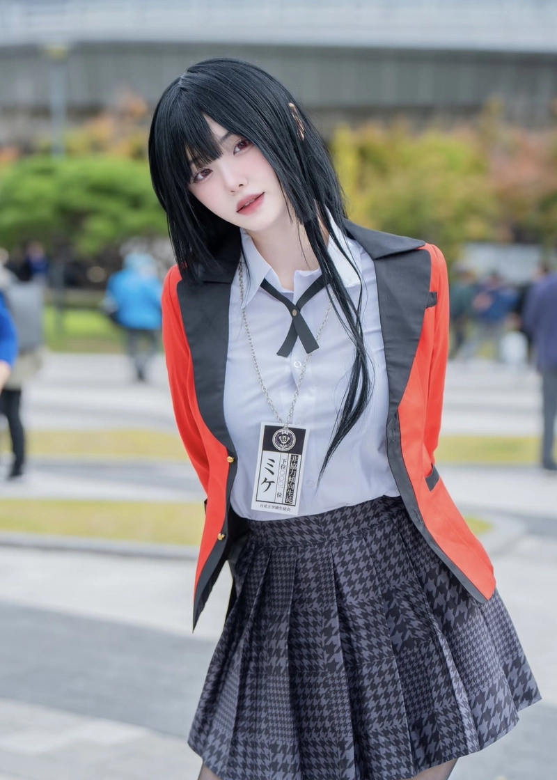 Hình Yumeko cosplay nụ cười sắc sảo đầy cuốn hút