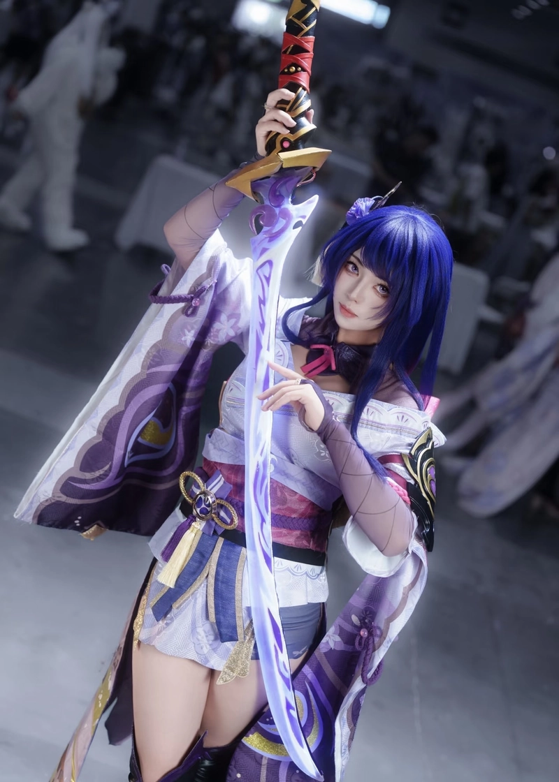 Hình ảnh Raiden cosplay mang cảm giác xa cách bí ẩn