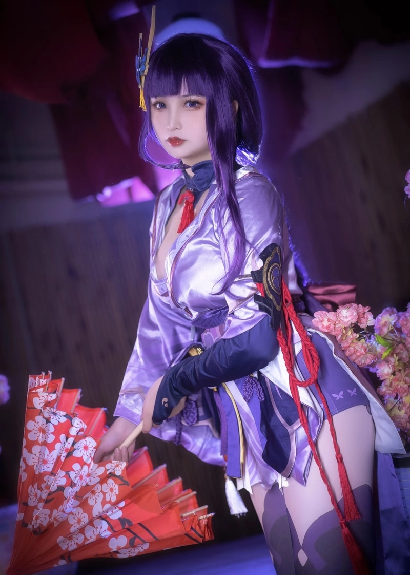 Hình ảnh Raiden cosplay mang phong cách nghiêm nghị