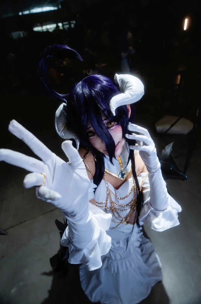Hình ảnh albedo cosplay dành cho người mê anime fantasy