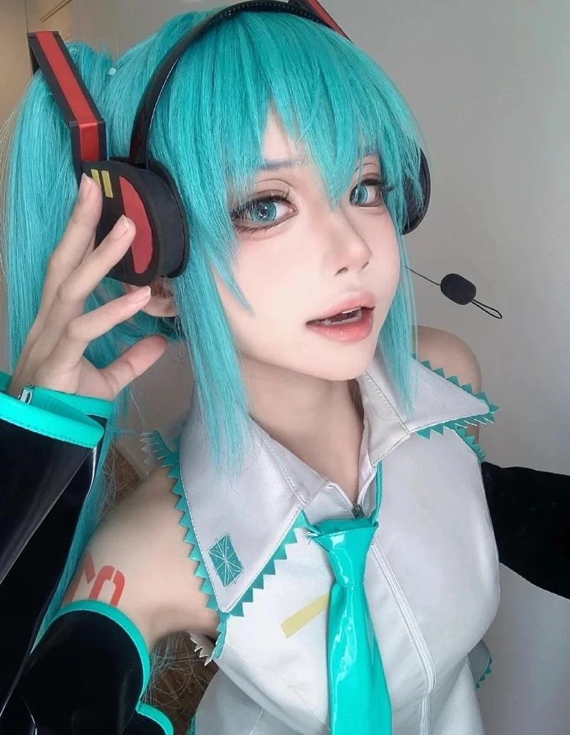 Hình ảnh cosplay Miku phong cách ca sĩ ảo Nhật Bản nổi bật