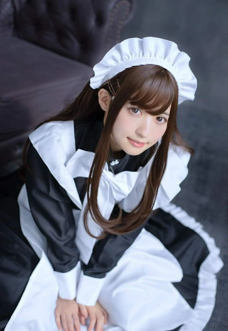 Hình ảnh maid cosplay trong phong cách manga Nhật Bản