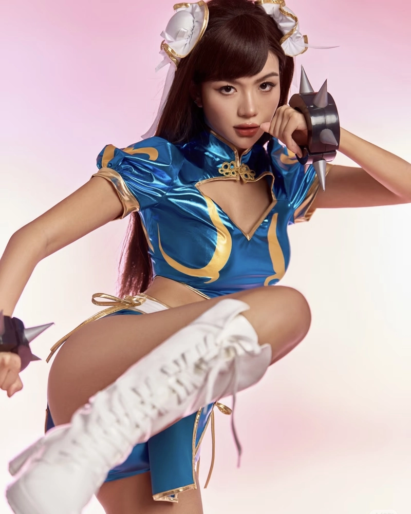 Hình cosplay Chun Li ánh mắt kiên định đầy sức mạnh