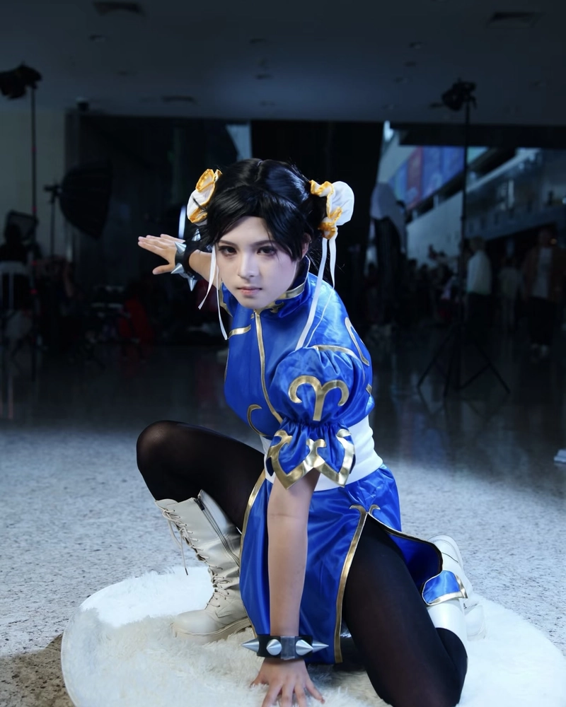 Hình cosplay Chun Li ánh nhìn mạnh mẽ đầy bản lĩnh