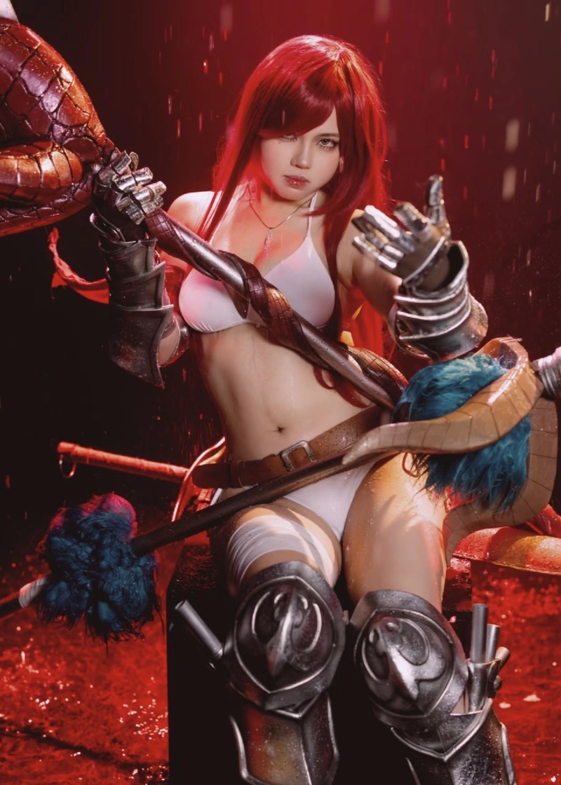 Hình cosplay Erza phong cách chiến đấu cực kỳ ấn tượng