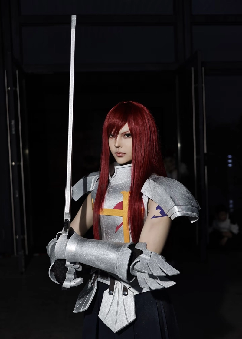 Hình cosplay Erza xinh đẹp phong cách hiện đại cá tính
