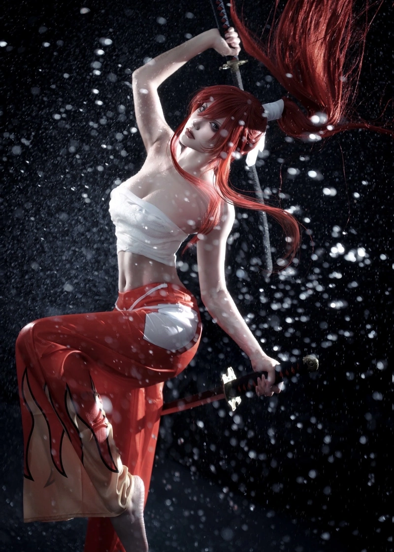 Hình cosplay Erza xinh đẹp thần thái cá tính mạnh