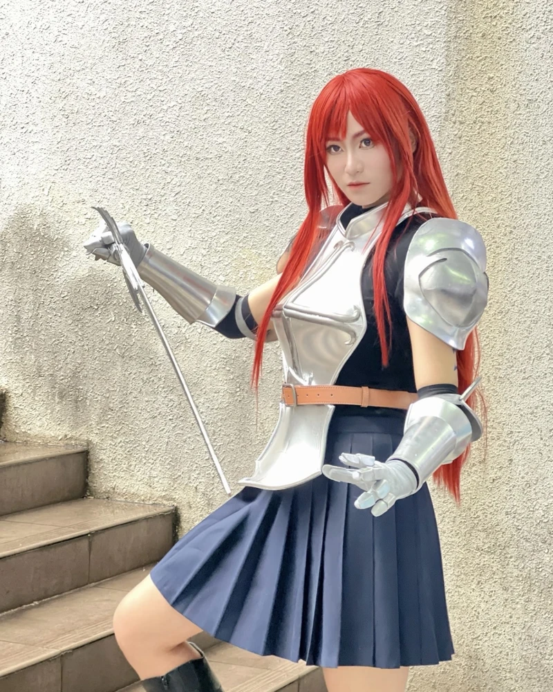 Hình cosplay Erza xinh xắn phong cách anime chiến binh