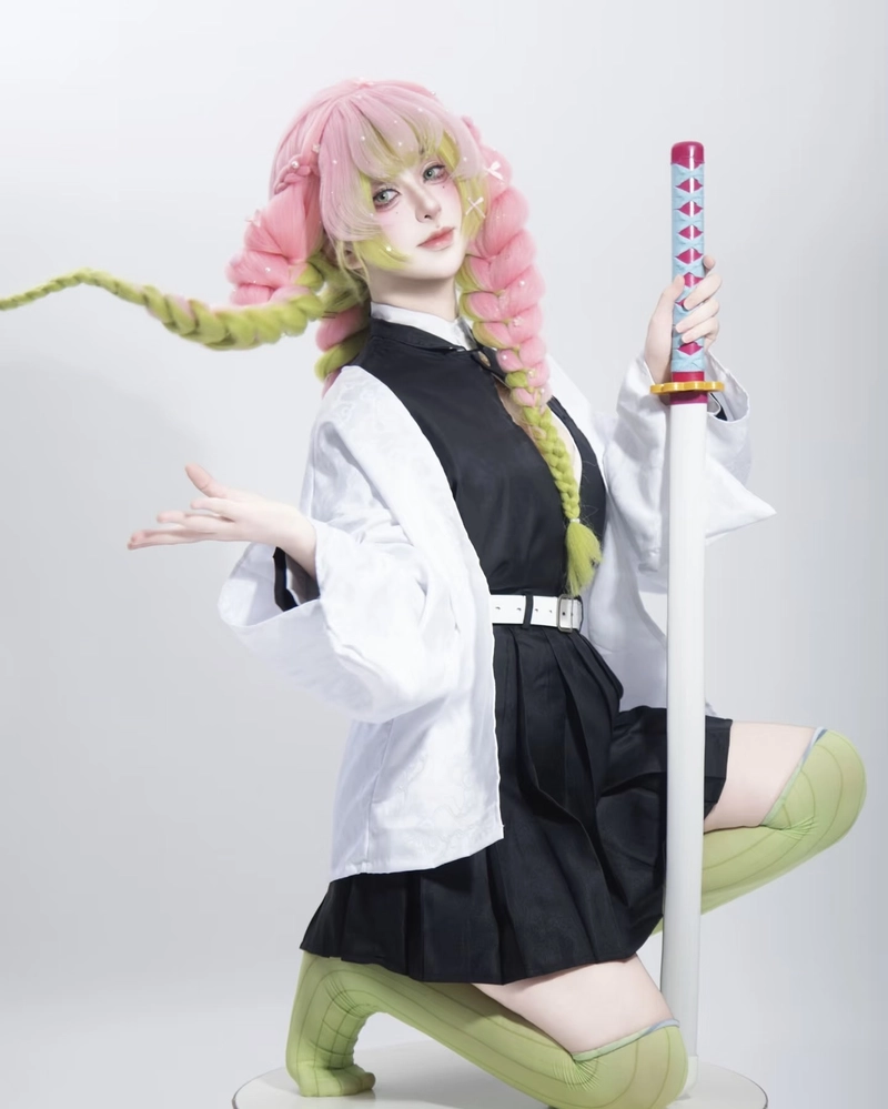 Hình cosplay Luyến Trụ phong cách kiếm sĩ nữ đầy duyên dáng