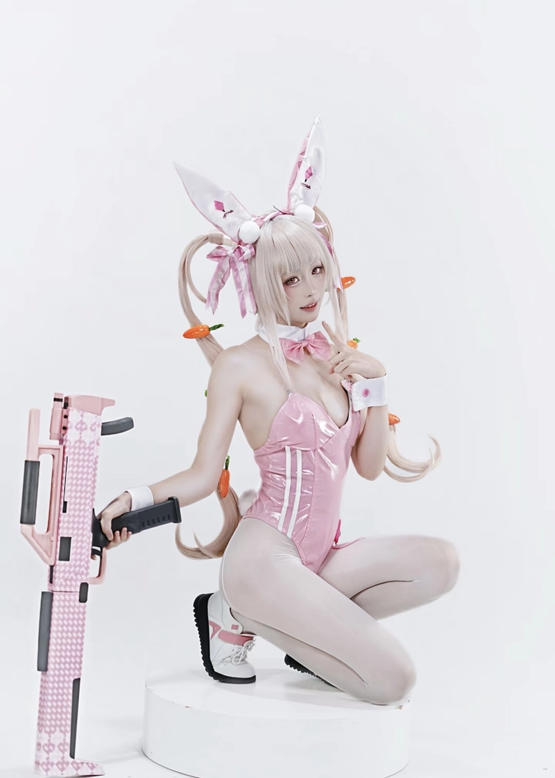 Hình gái xinh cosplay thỏ ánh mắt sáng trong nổi bật