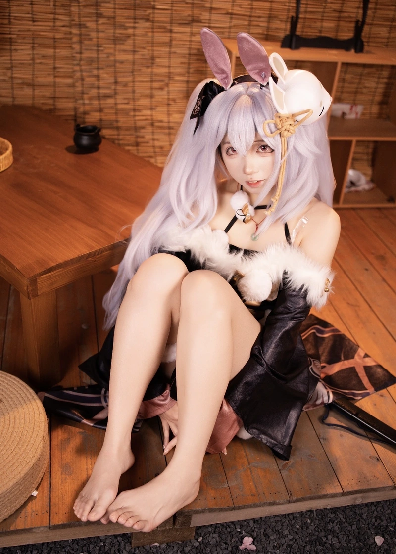 Hình gái xinh cosplay thỏ ánh nhìn đáng yêu thu hút