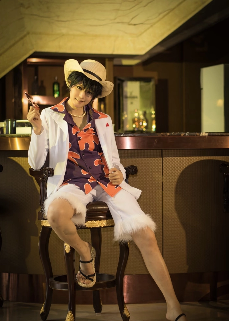 Luffy cosplay nụ cười tươi sáng lan tỏa sức sống