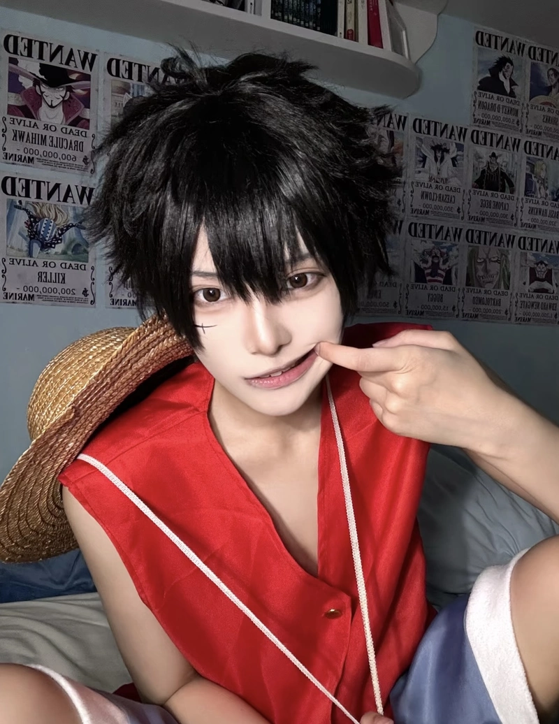 Luffy cosplay phong cách trẻ trung đầy sức sống