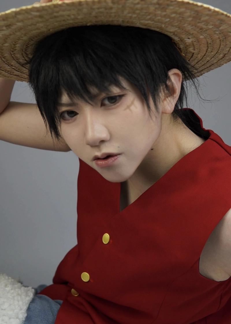 Luffy cosplay tạo hình trẻ trung đầy sức sống