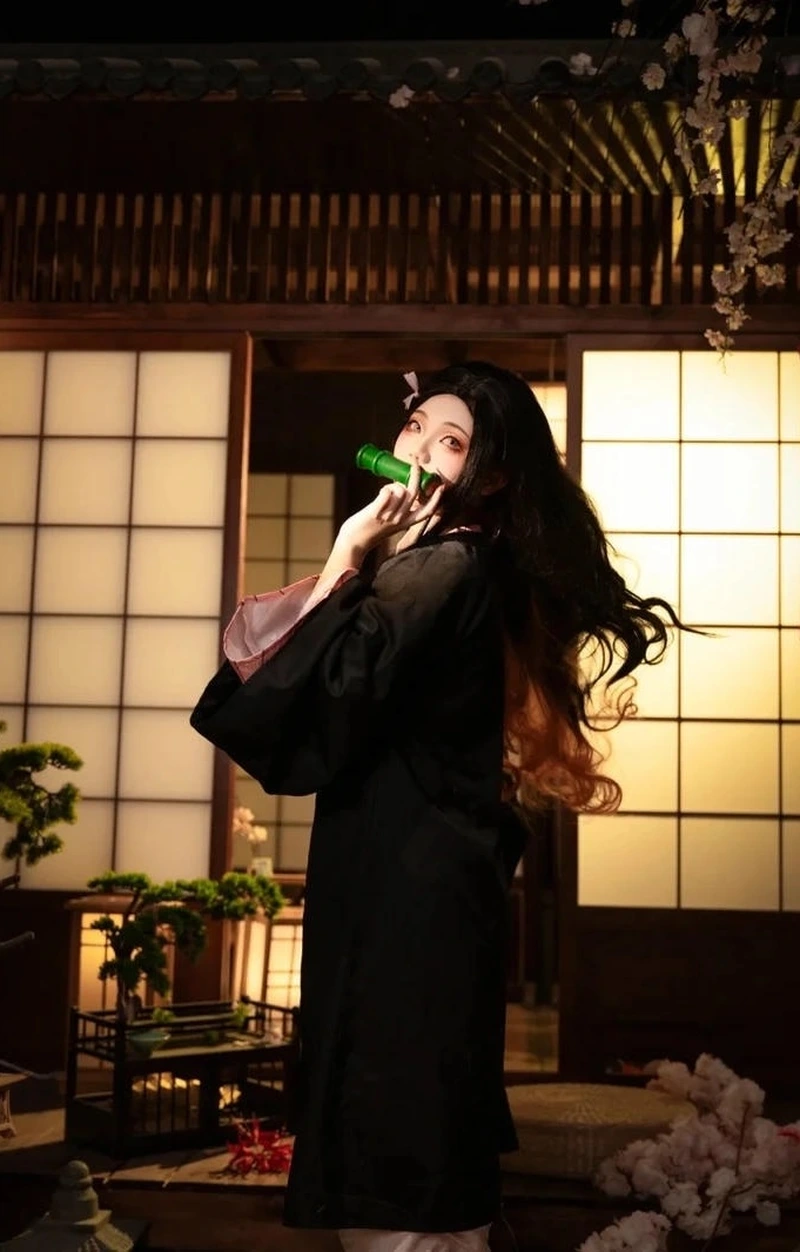 Mái tóc cam hồng giúp tạo hình cosplay Nezuko thêm nổi bật
