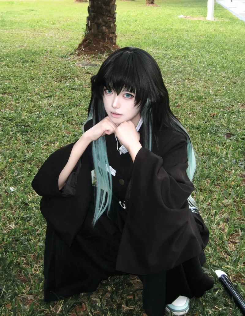 Mái tóc chuyển màu tạo điểm nhấn cho muichiro cosplay