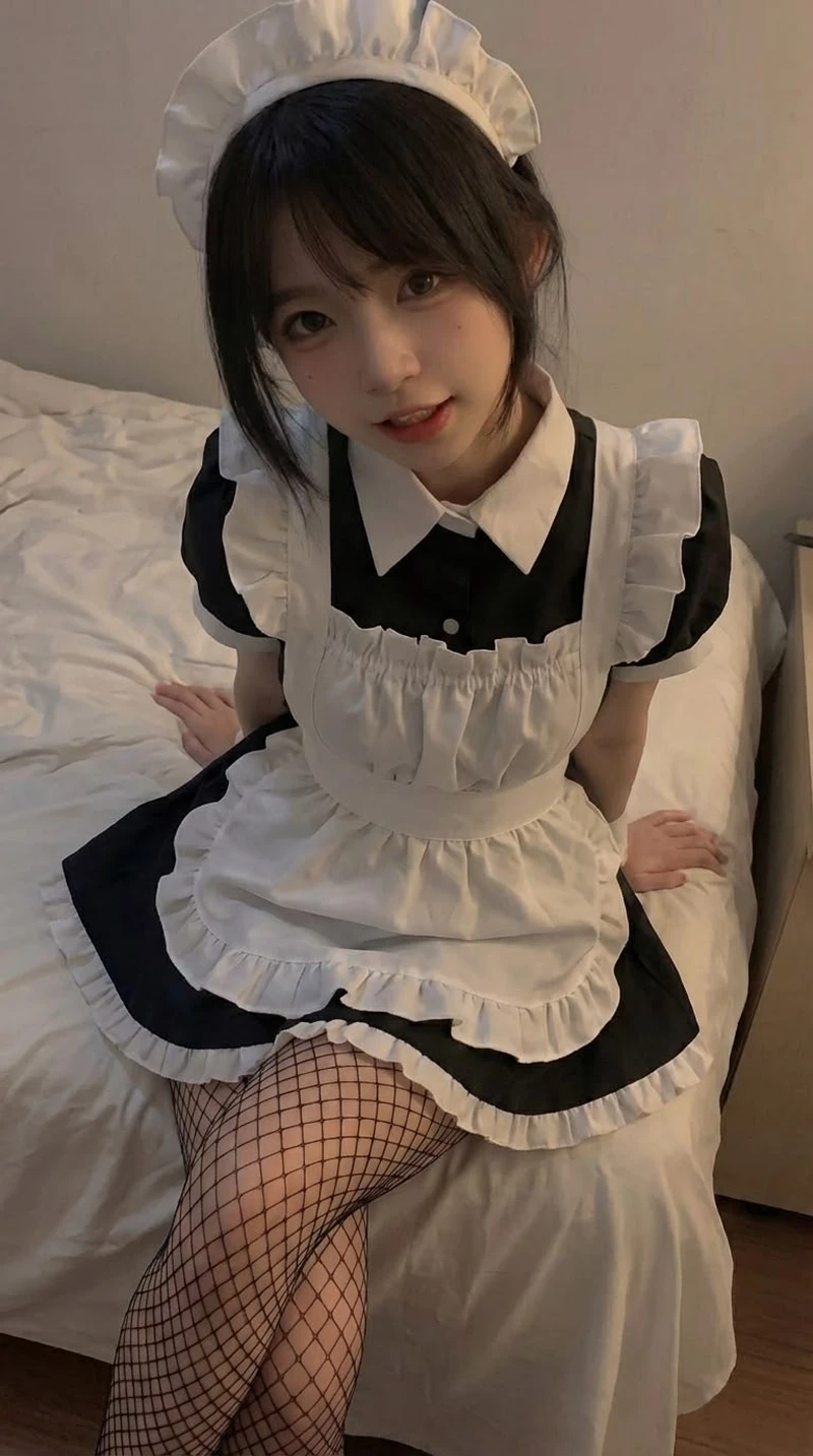 Maid cosplay với trang phục hầu gái chuẩn anime
