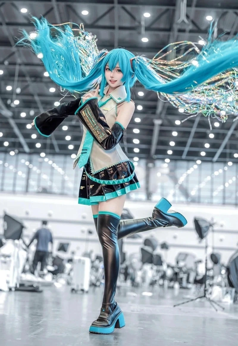 Miku cosplay phong cách Vocaloid dành cho fan anime nữ