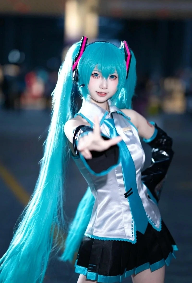Nét dễ thương của coser rất hợp tạo hình cosplay Miku