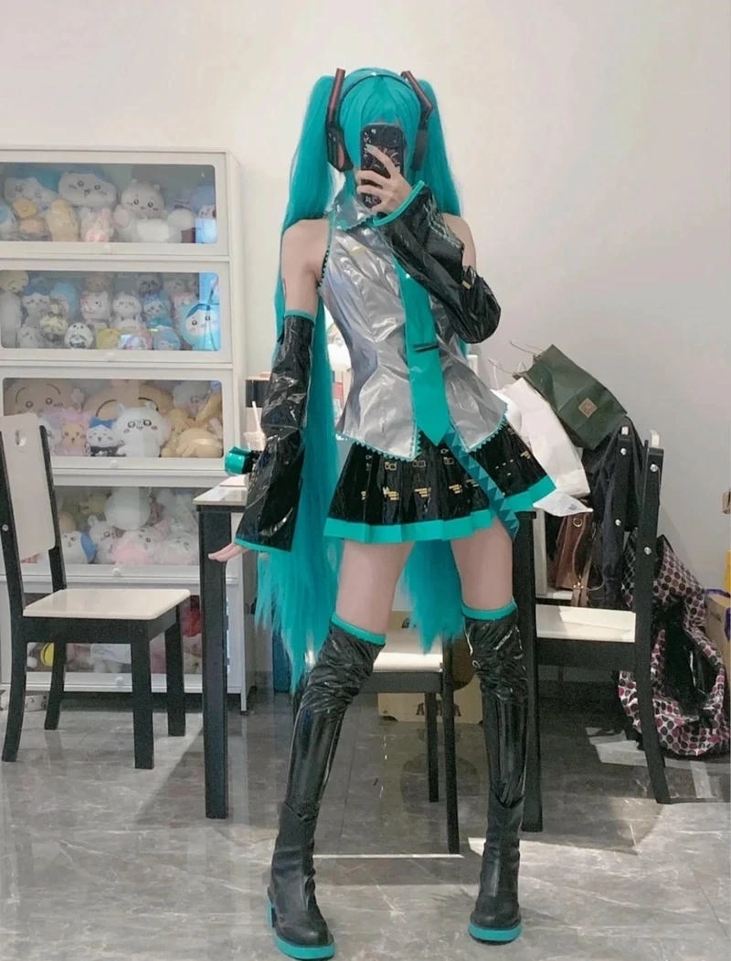 Nét makeup nhẹ giúp cosplay Miku nhìn tự nhiên hơn nhiều