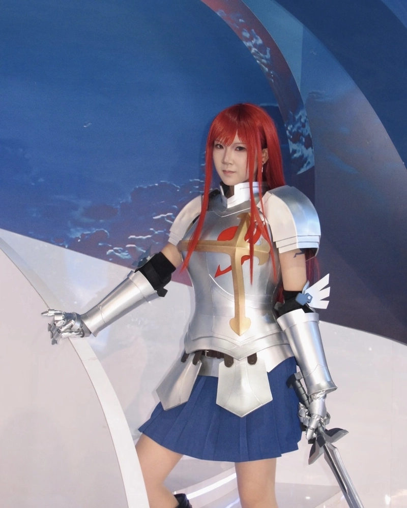 Người đẹp cosplay Erza thần thái tự tin cuốn hút ánh nhìn