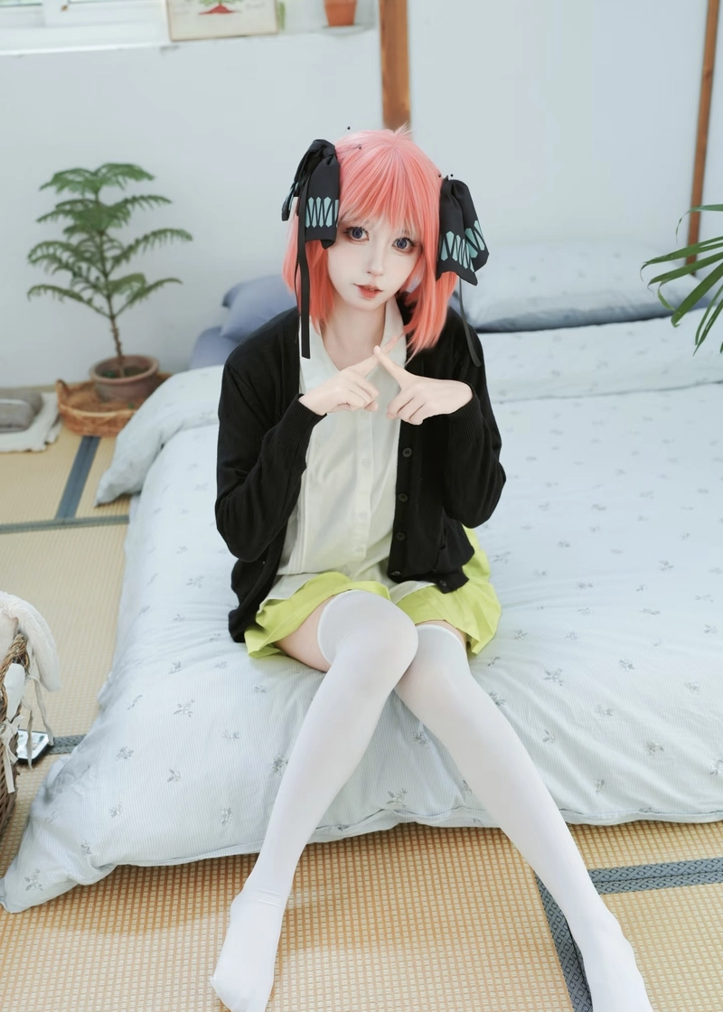 Nino Nakano cosplay thần thái quyến rũ đầy cuốn hút