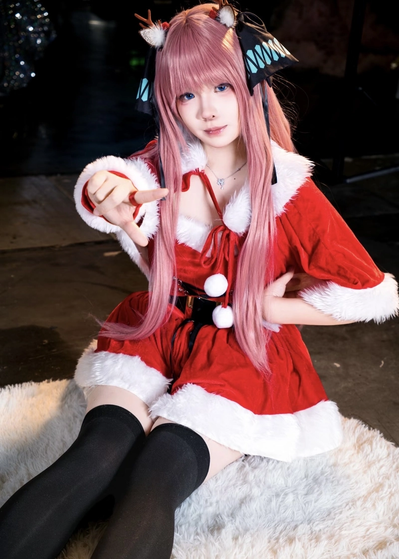 Nino Nakano cosplay vẻ đẹp hiện đại đầy cuốn hút