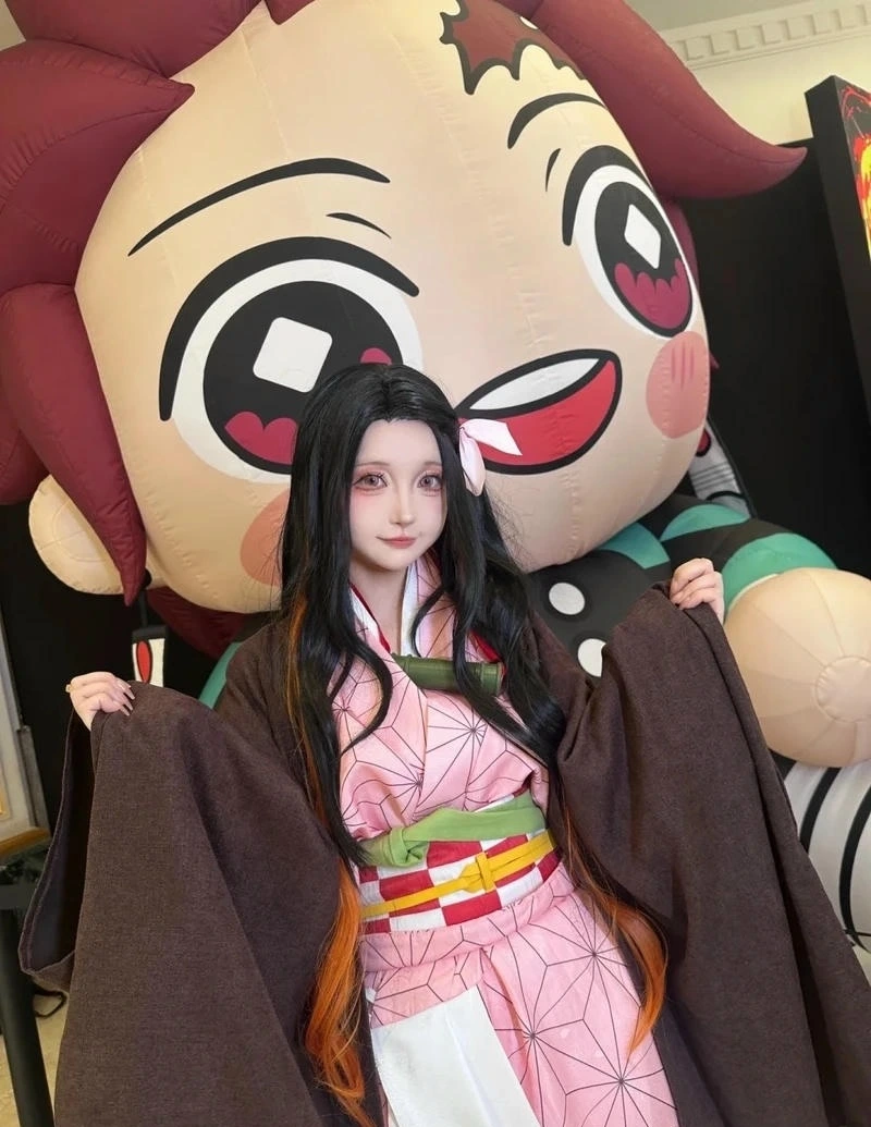 Nữ cosplayer Nezuko tạo dáng ngoài trời cực đẹp