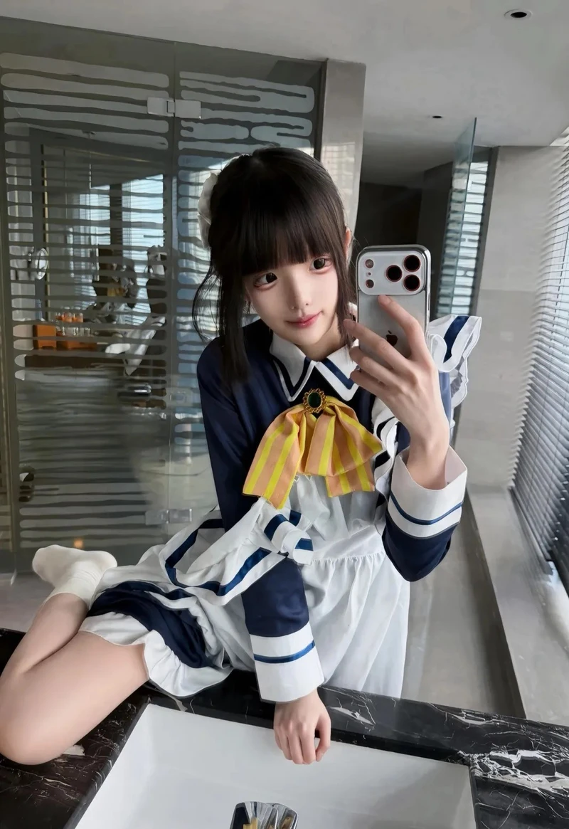 Outfit hầu gái nổi bật trong ảnh maid cosplay