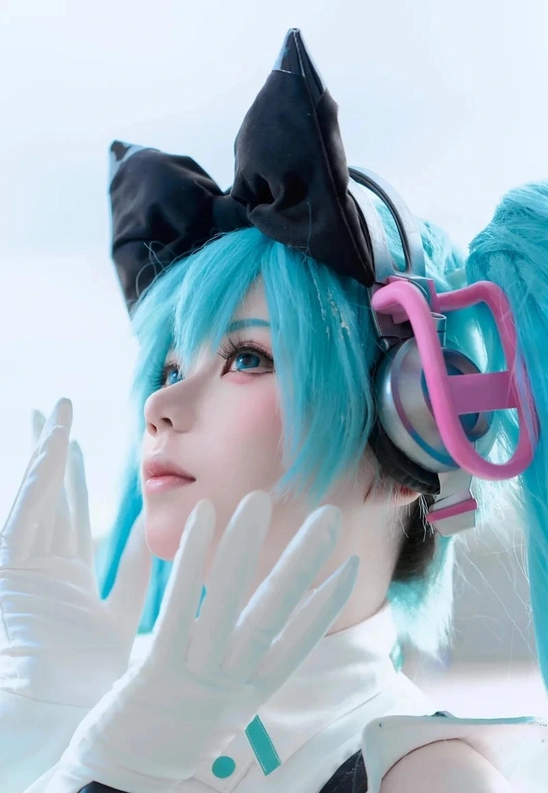 Outfit idol anime làm cosplay Miku giống bản gốc hơn
