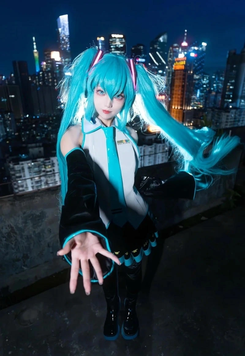Phong cách chụp studio khiến cosplay Miku thêm sắc nét