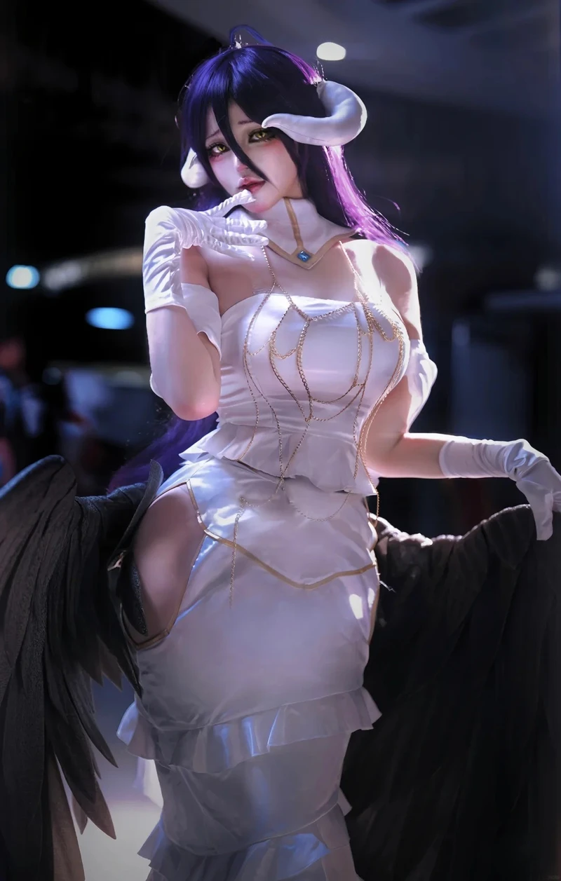 Phong cách nữ thủ hộ cuốn hút của albedo cosplay