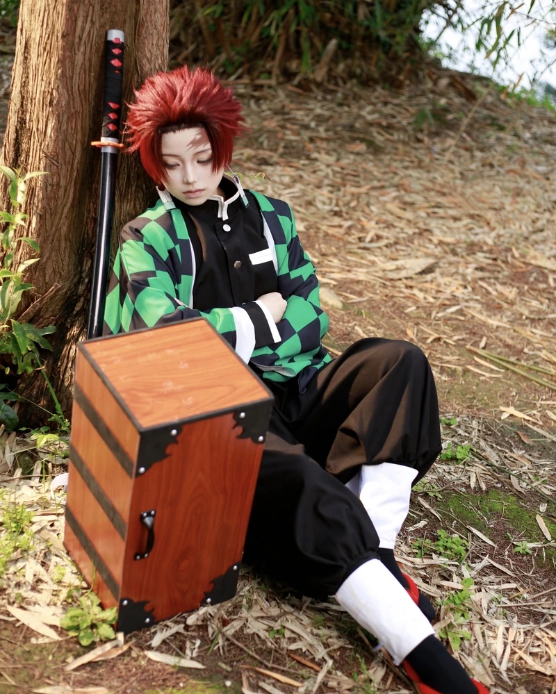 Tanjiro cosplay phong cách anime hành động hiện đại