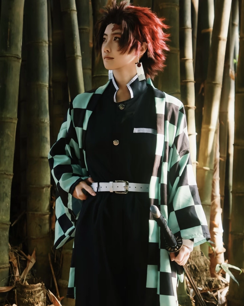 Tanjiro cosplay phong cách anime hành động nổi bật