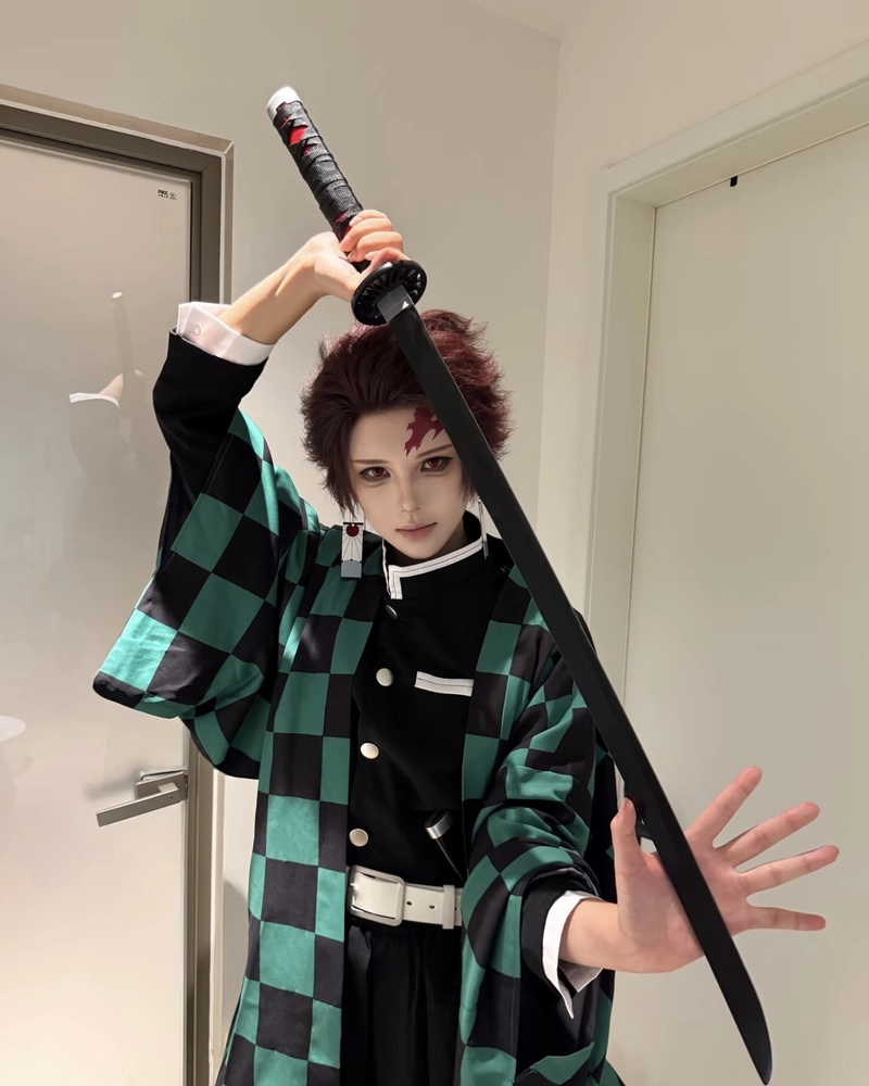 Tanjiro cosplay phong cách anime nam chính ấn tượng