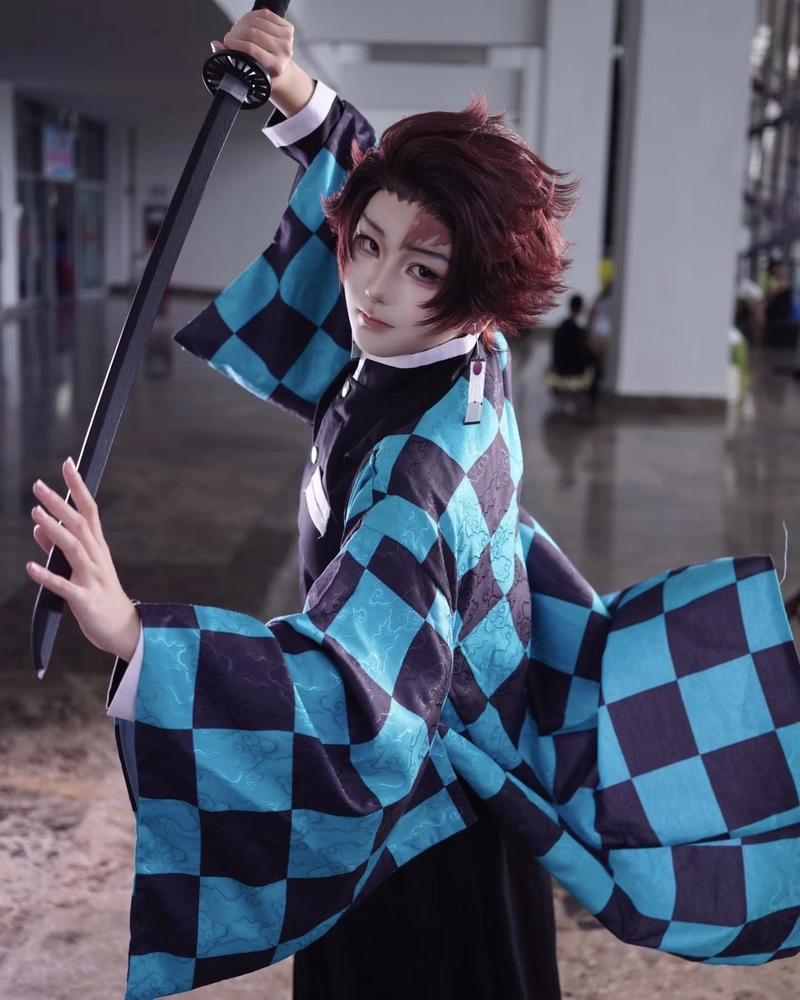 Tanjiro cosplay phong cách nhân vật chính anime nổi tiếng
