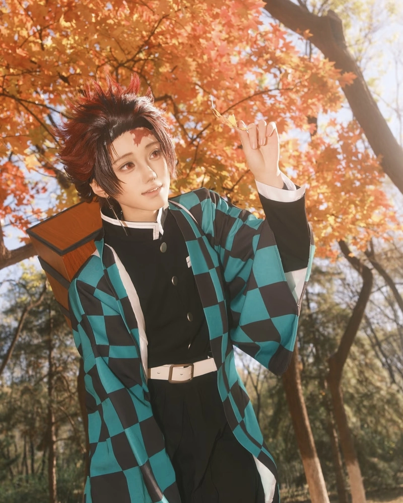 Tanjiro cosplay tạo hình thợ săn quỷ đầy cuốn hút