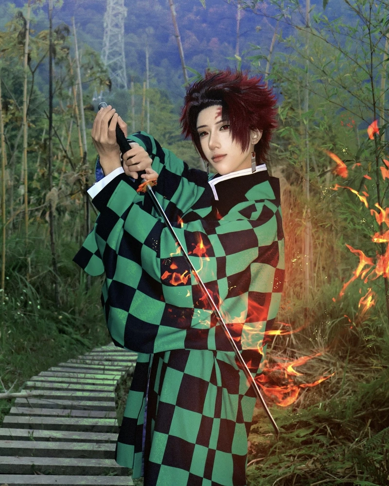 Tanjiro cosplay với phong cách chiến binh anime nổi bật
