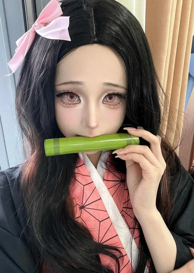 Tạo dáng ngoài trời giúp ảnh cosplay Nezuko thêm tự nhiên