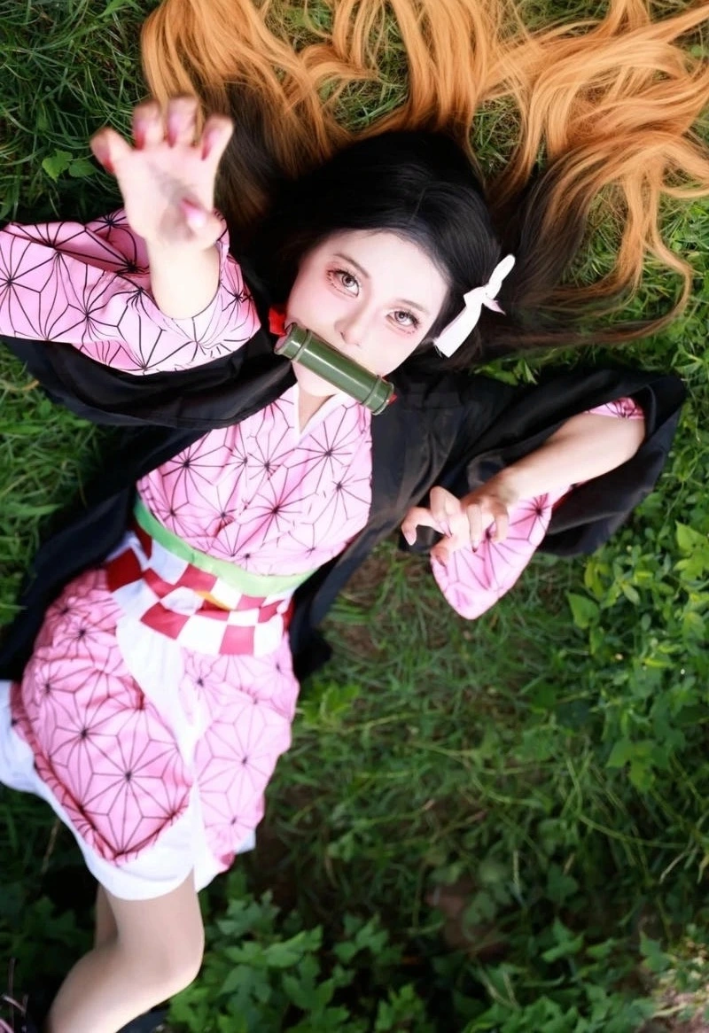 Tạo hình Nezuko ngoài trời hợp phong cách cosplay Nhật Bản