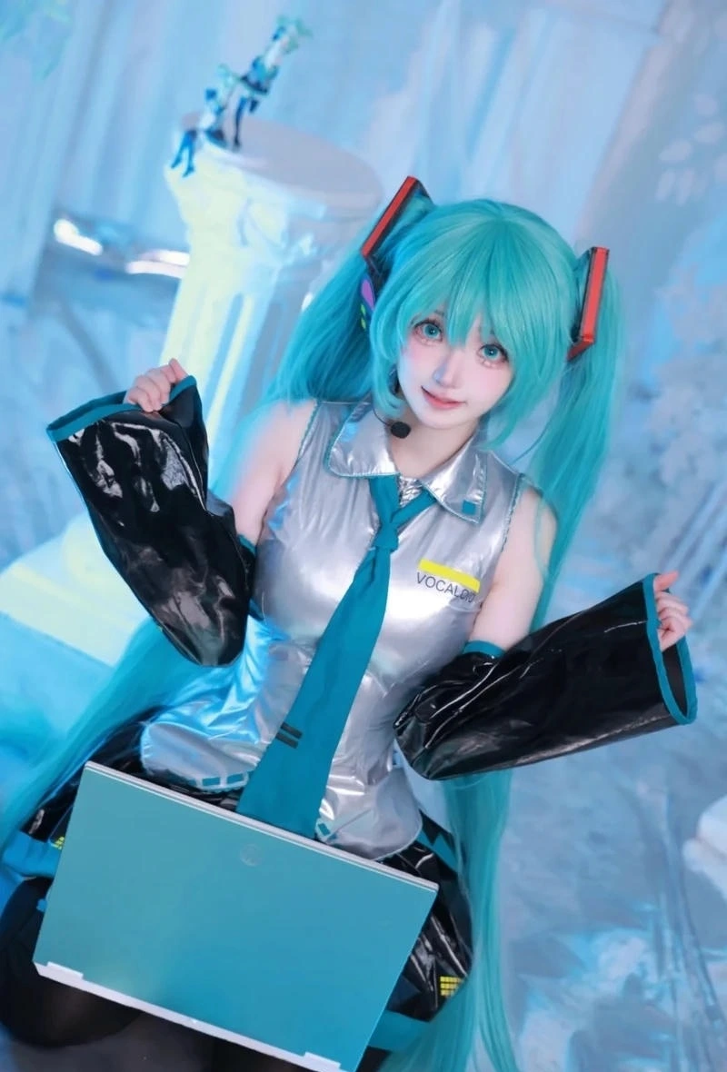 Tạo hình ca sĩ ảo Nhật Bản hợp phong cách cosplay Miku