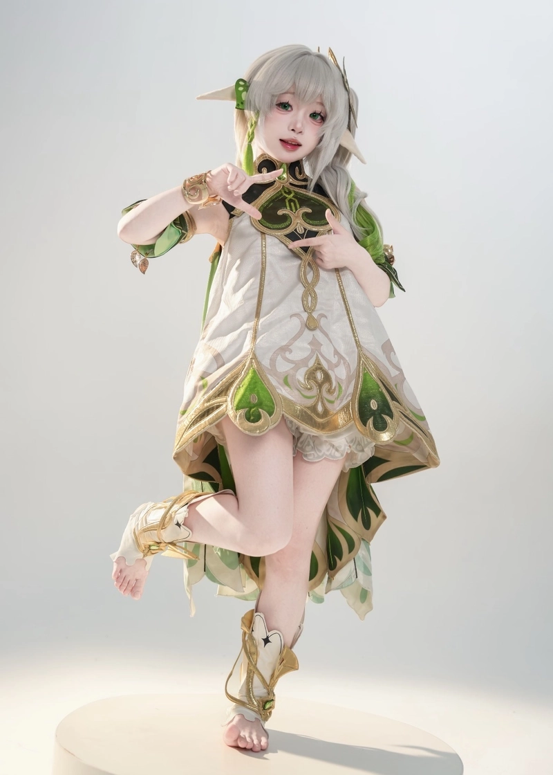Thiếu nữ Nahida cosplay thần thái dịu dàng đáng yêu