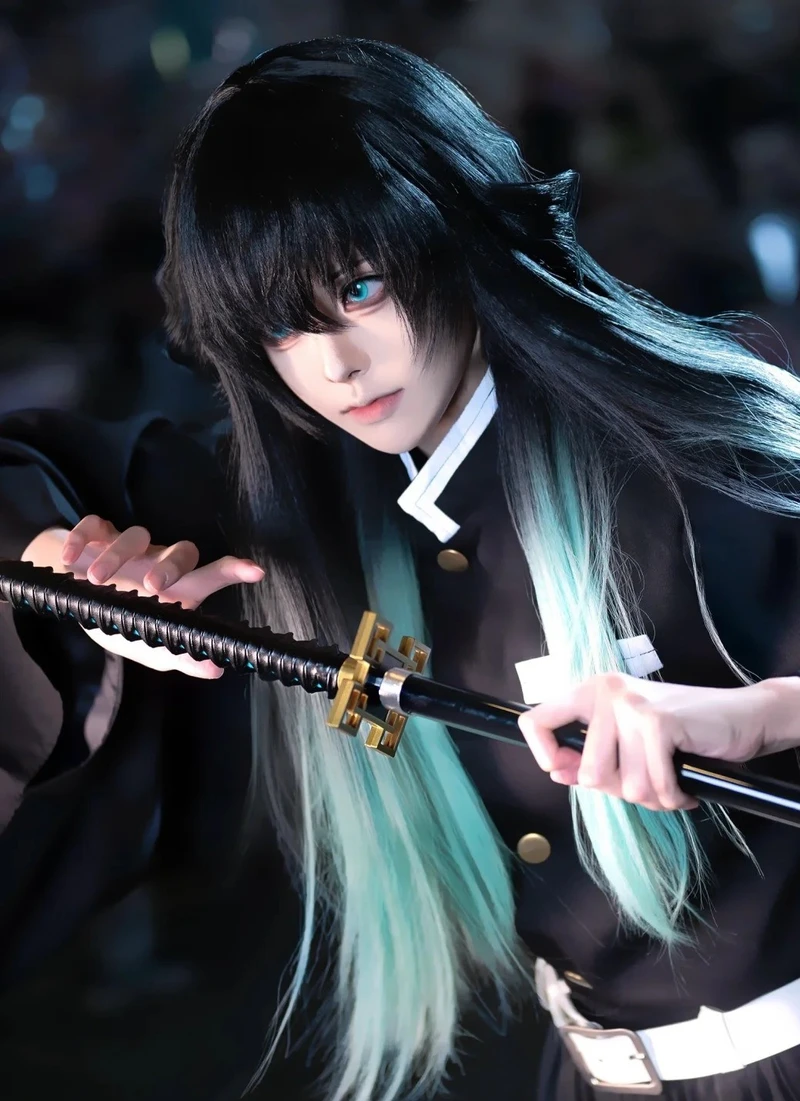 Visual lạnh lùng đặc trưng của nhân vật muichiro cosplay