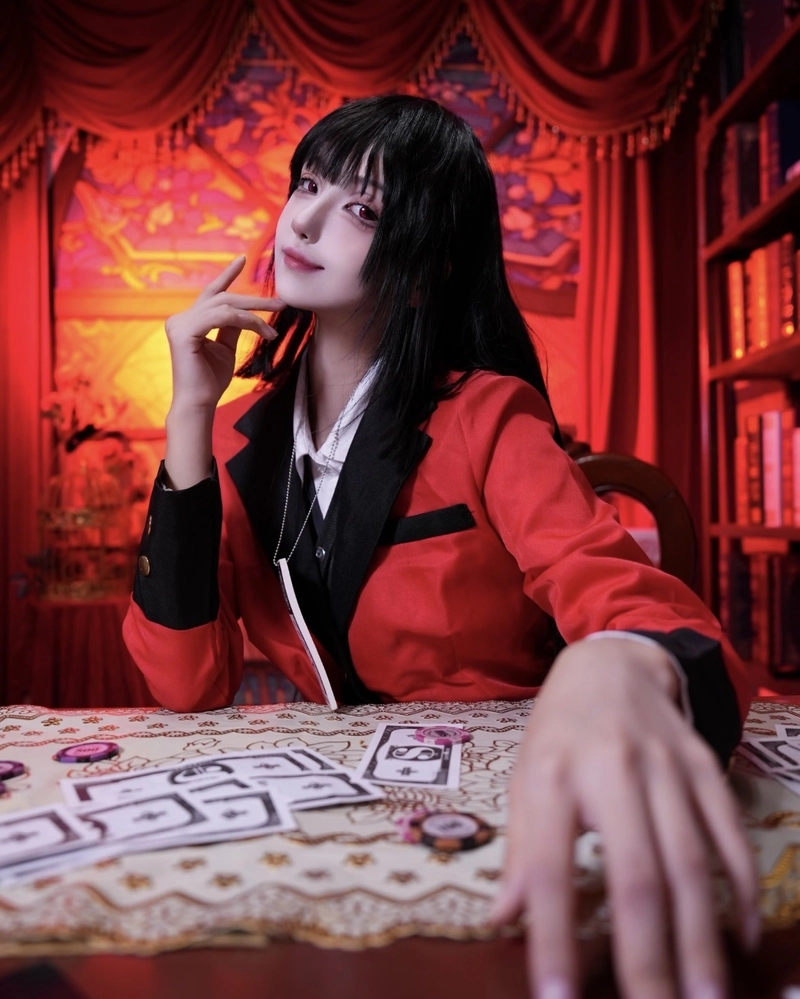 Yumeko cosplay biểu cảm thách thức đầy lôi cuốn