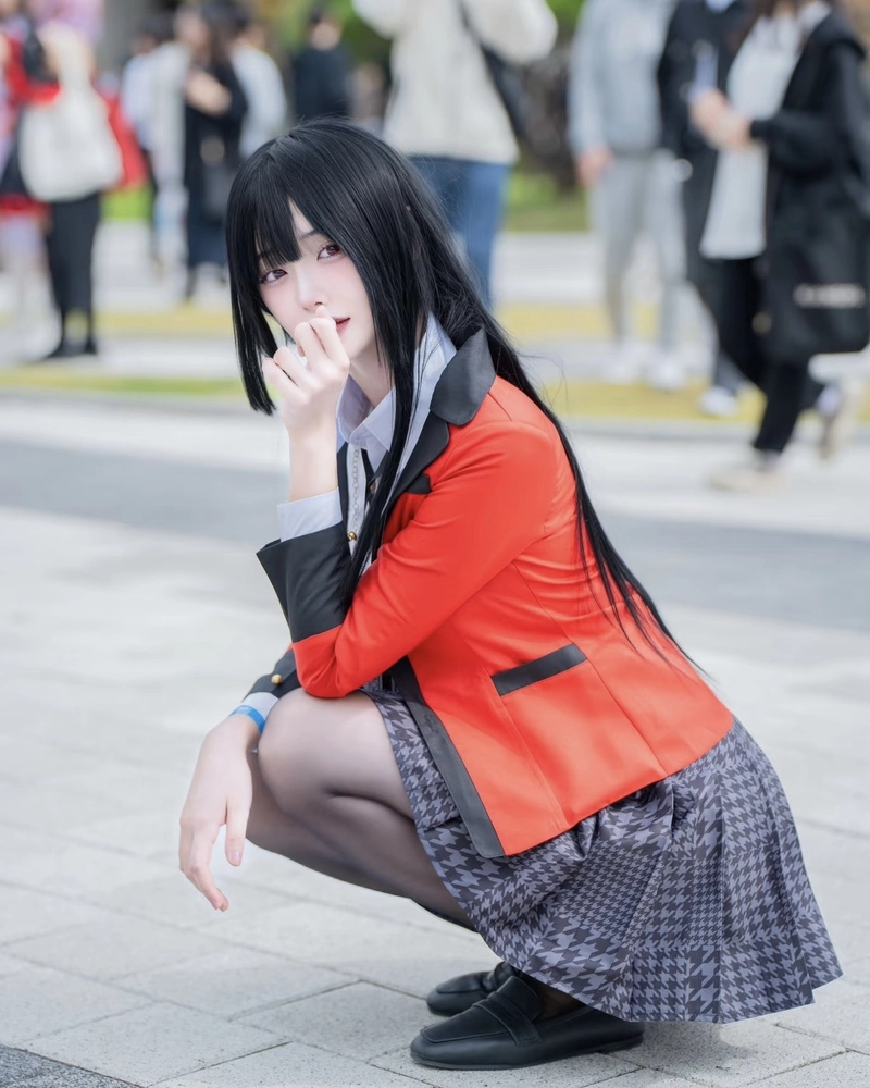 Yumeko cosplay thần thái tự tin pha chút nguy
