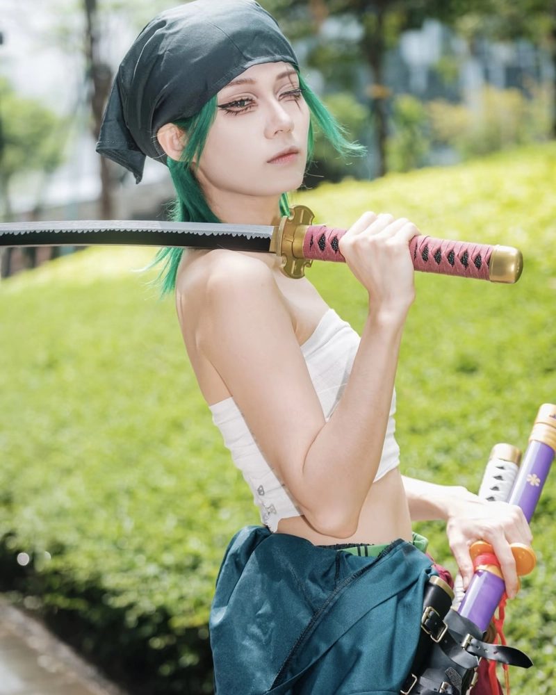 Zoro cosplay vẻ ngoài dũng mãnh thu hút ánh nhìn